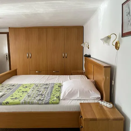 アパート Na Louckach U Lesa